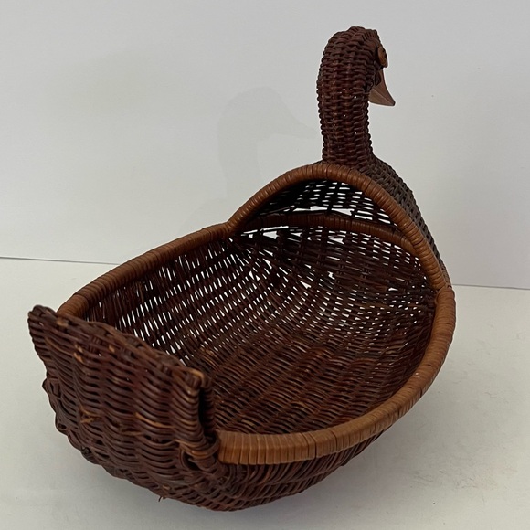 Vintage Wicker Rattan Duck Goose Basket Woven Tail Feather - Picture 6 of 9